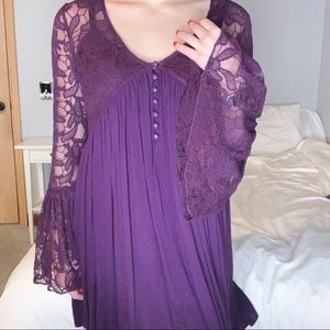 Romeo & Juliet Couture Bell-Sleeve Lace Dress